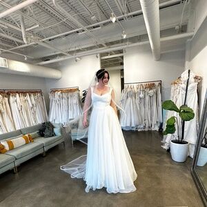 Sarah Seven Scout Wedding Dress - Size 8